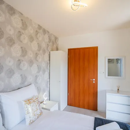 Апартаменты Myflat Club 218 Diamond Wellness Шиофок