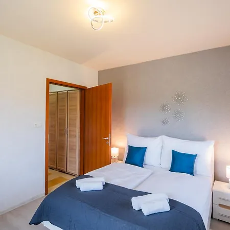 Апартаменты Myflat Club 218 Diamond Wellness Шиофок