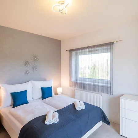 Myflat Club 218 Diamond Wellness * Шиофок