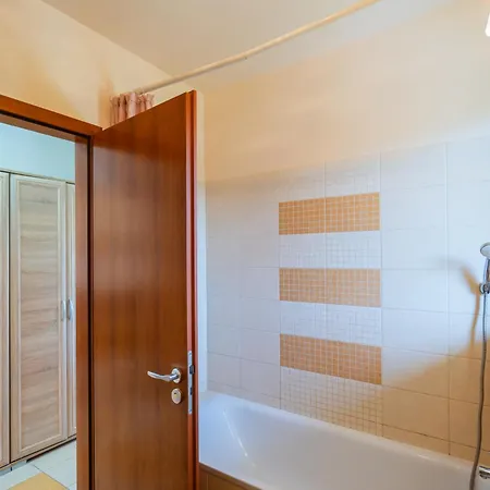 Апартаменты Myflat Club 218 Diamond Wellness Шиофок